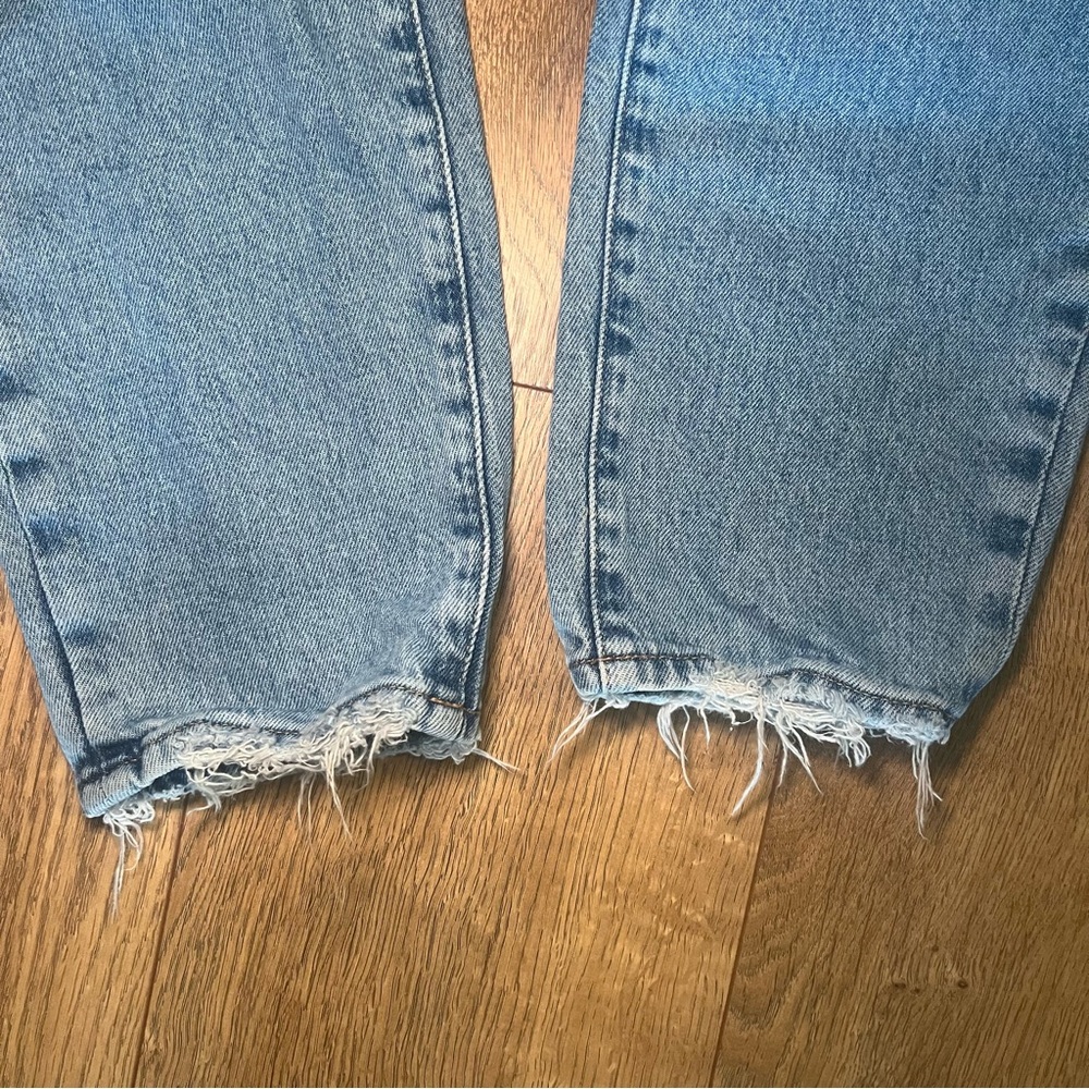 Good American The Weekender Light Blue Denim Jeans - Picture 8 of 9